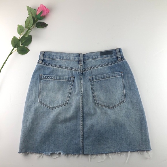 Blank NYC Way Back When Cutoff Denim Skirt In Serengeti w25 - Picture 2 of 10